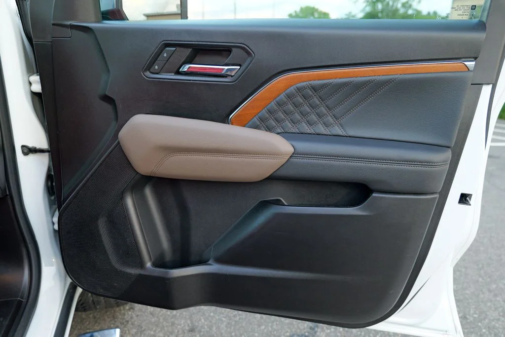 Used 2024 Summit White GMC Denali image 34