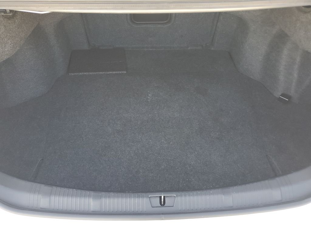 Used 2014 Silver Toyota XLE image 9