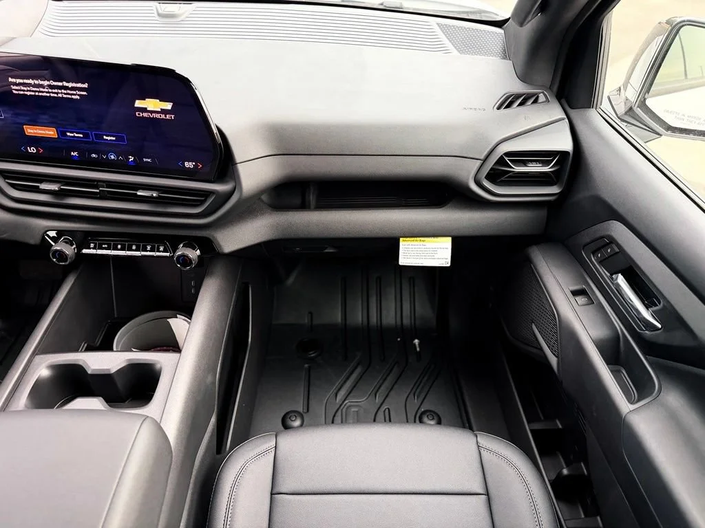 New 2026 Summit White Chevrolet WT - Extended Range image 25
