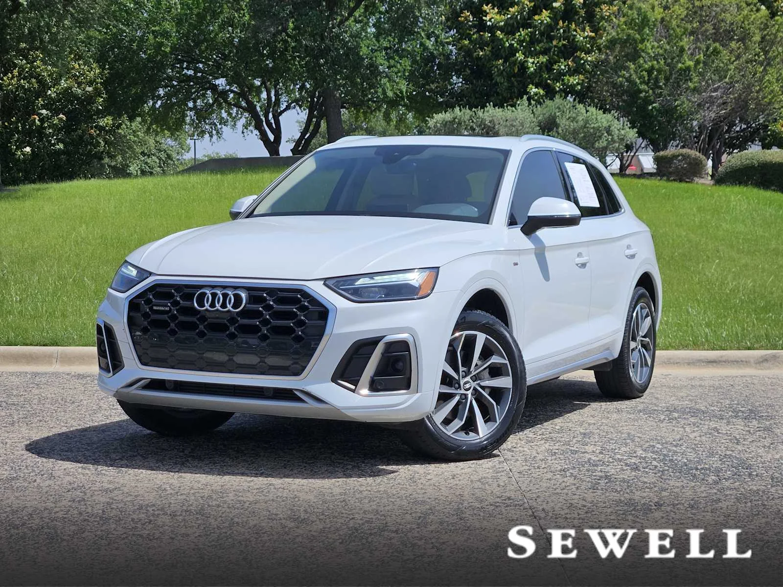 2022 Audi Q5 45 Premium Plus's photo