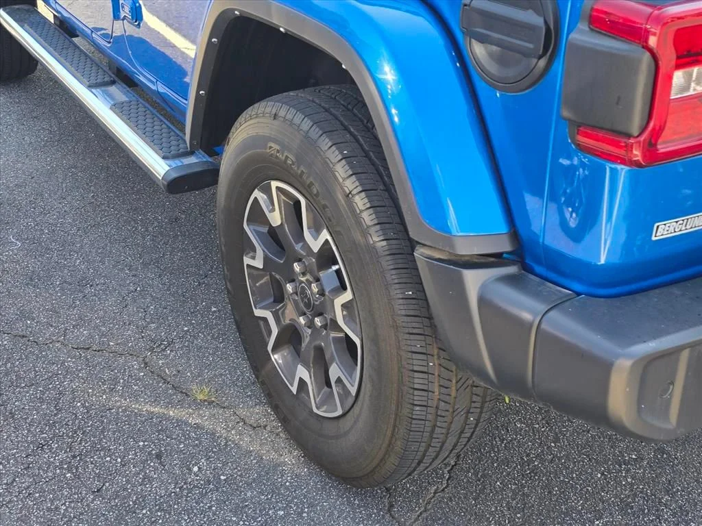Used 2024 Blue Jeep Sahara image 19