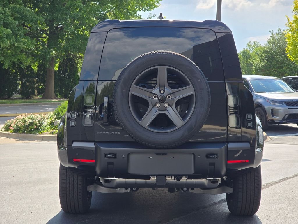 New 2026 Santorini Black Land Rover X-Dynamic SE image 5