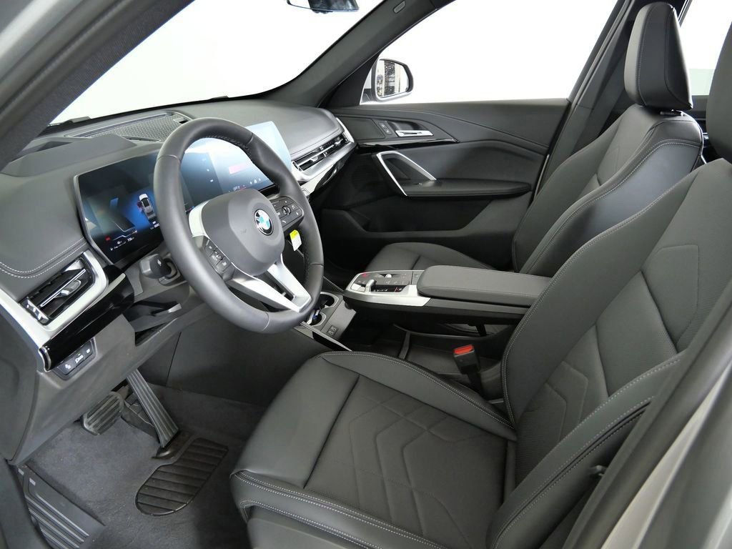 Used 2026 Space Silver Metallic BMW xDrive28i image 33