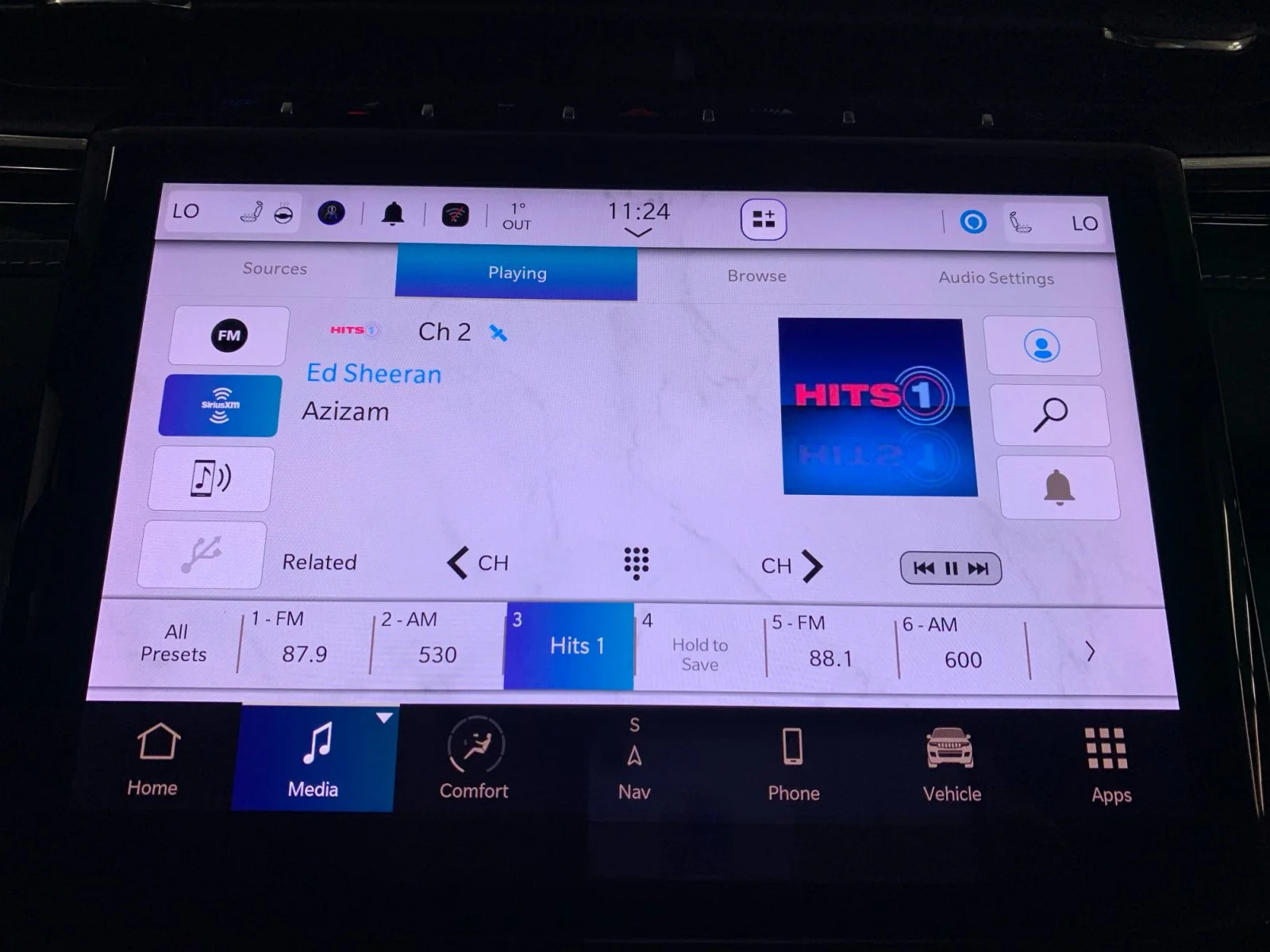 New 2023 Diamond Black Crystal Pearl Jeep  image 21