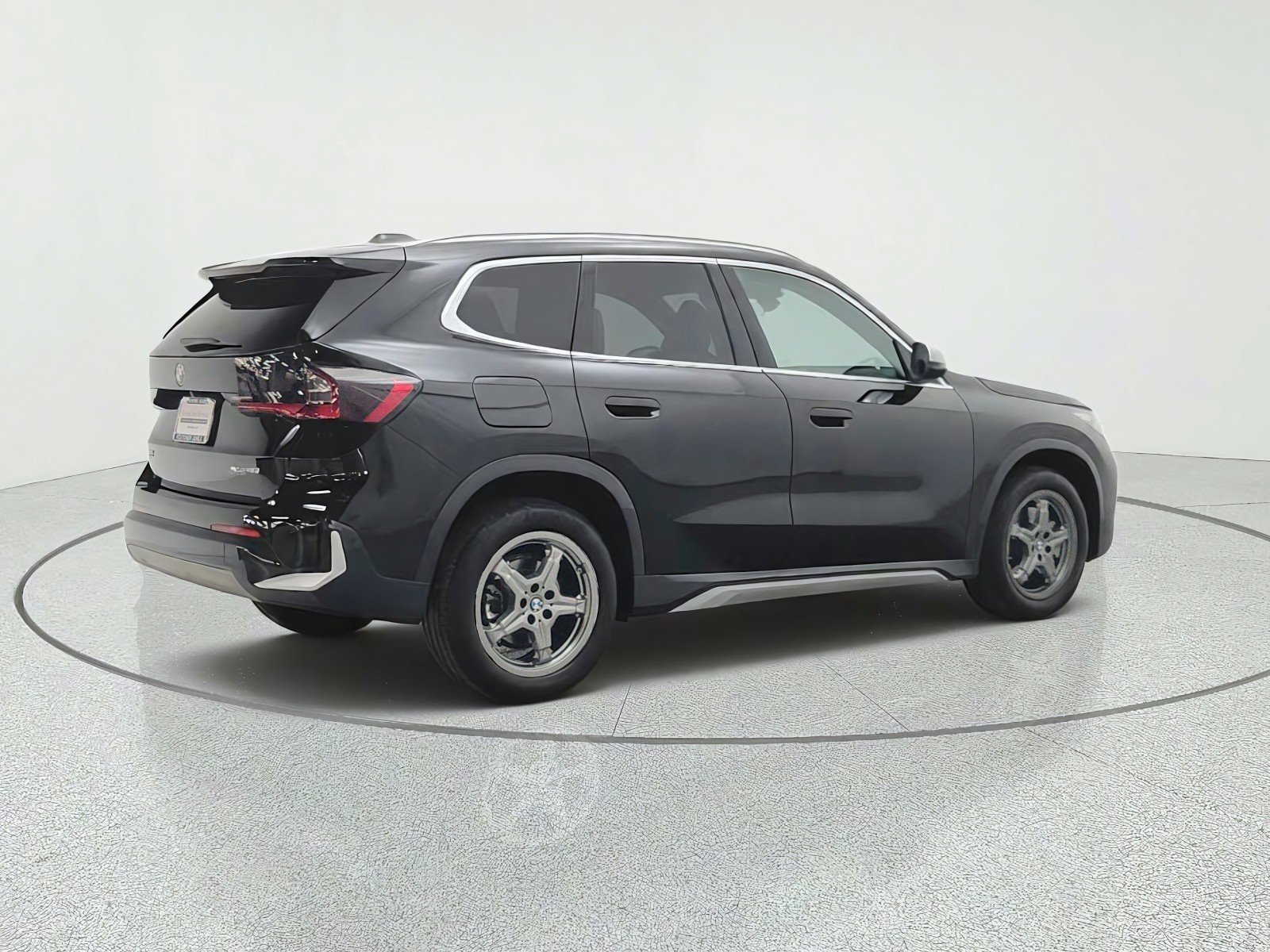 Used 2023 Jet Black BMW xDrive28i Sports Activity Vehicle image 5
