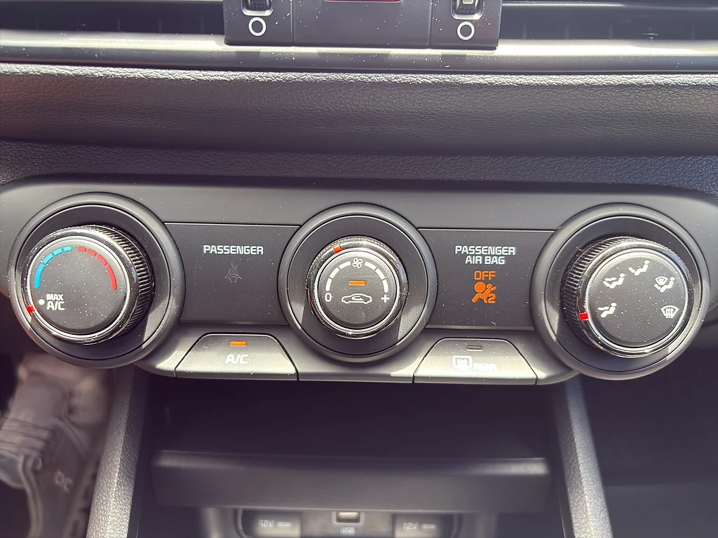Used 2023 Snow White Pearl Kia  image 26