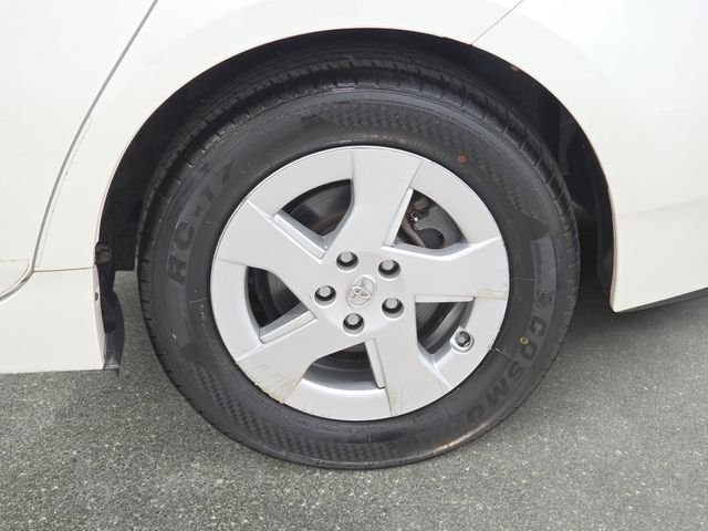 Used 2010 White Toyota II image 30