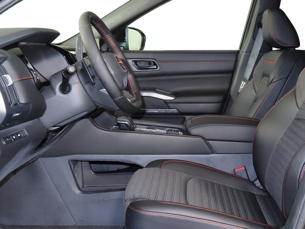 New 2026 Boulder Gray Pearl / Super Black Two-tone Nissan Rock Creek® image 11