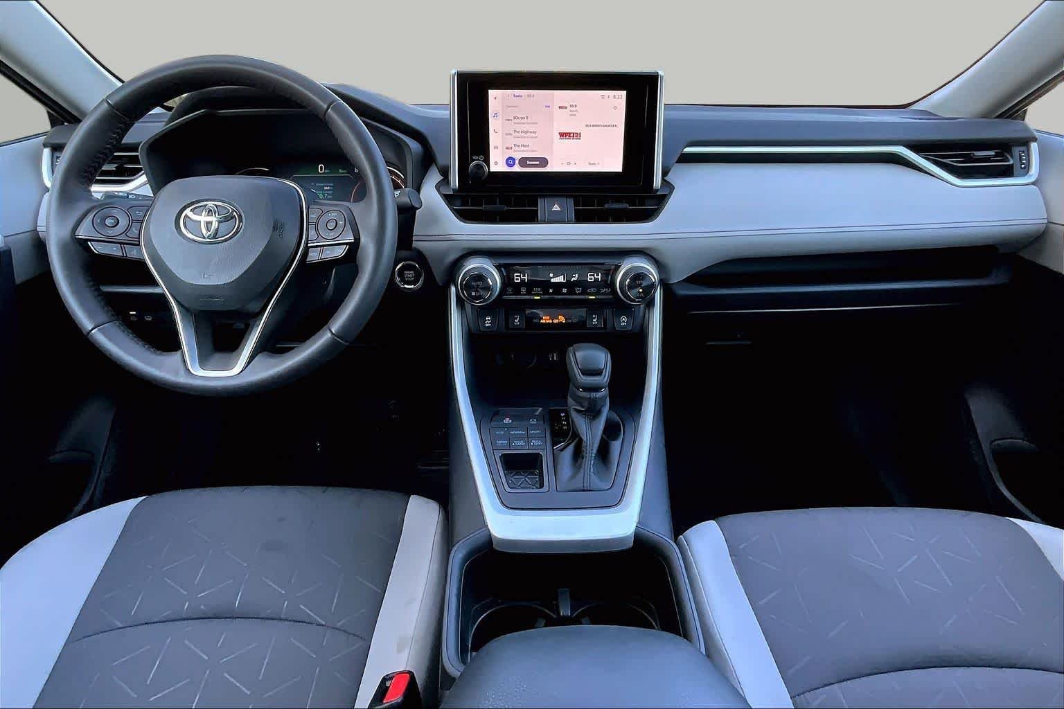 2025 Toyota RAV4 XLE - Photo 30