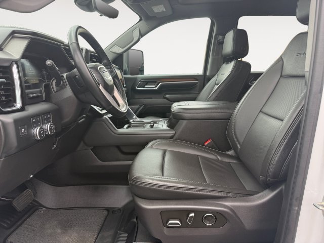 Used 2024 White GMC Denali image 12