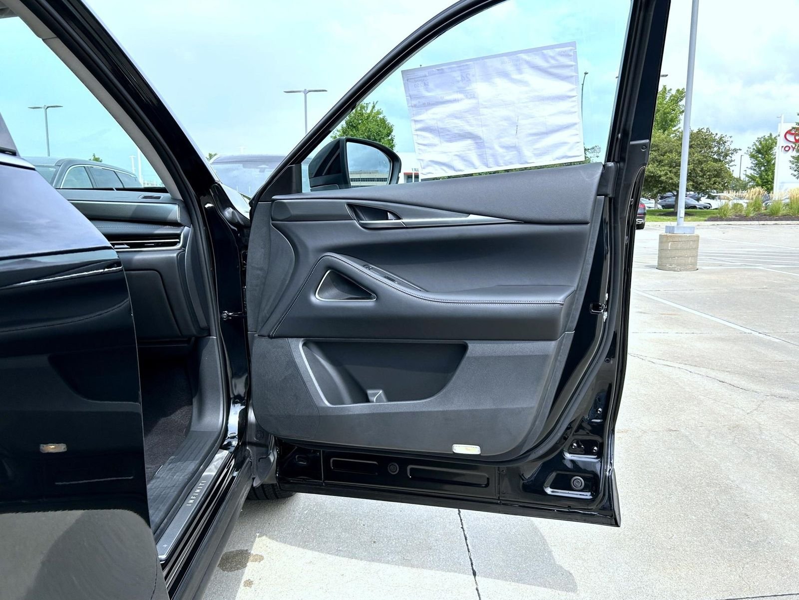 New 2027 MINERAL BLACK INFINITI Luxe AWD image 16