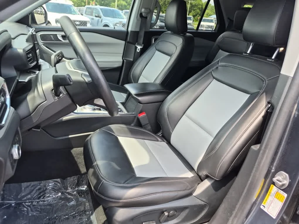 Certified Used 2023 Stone Blue Metallic Ford XLT image 12