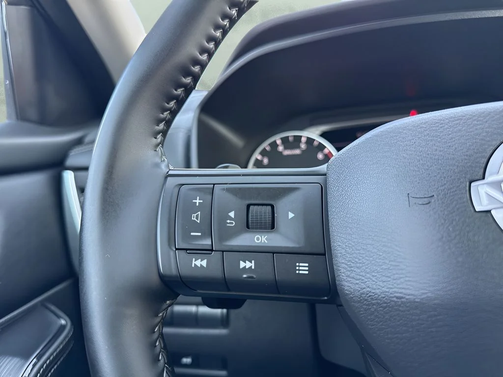 Used 2025 Gray Nissan SV image 15