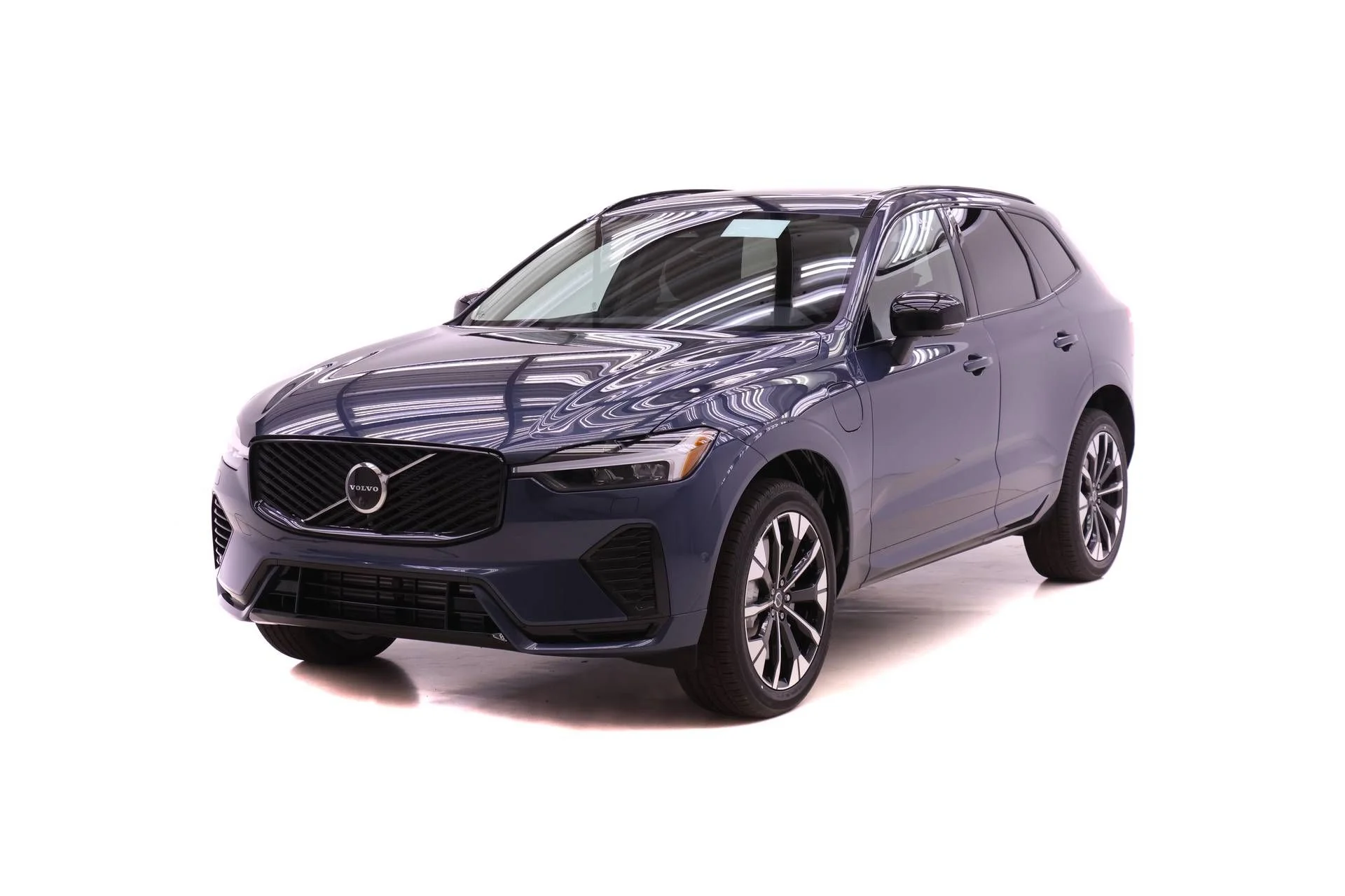 2026 Volvo XC60 T8 Plus Dark AWD's photo
