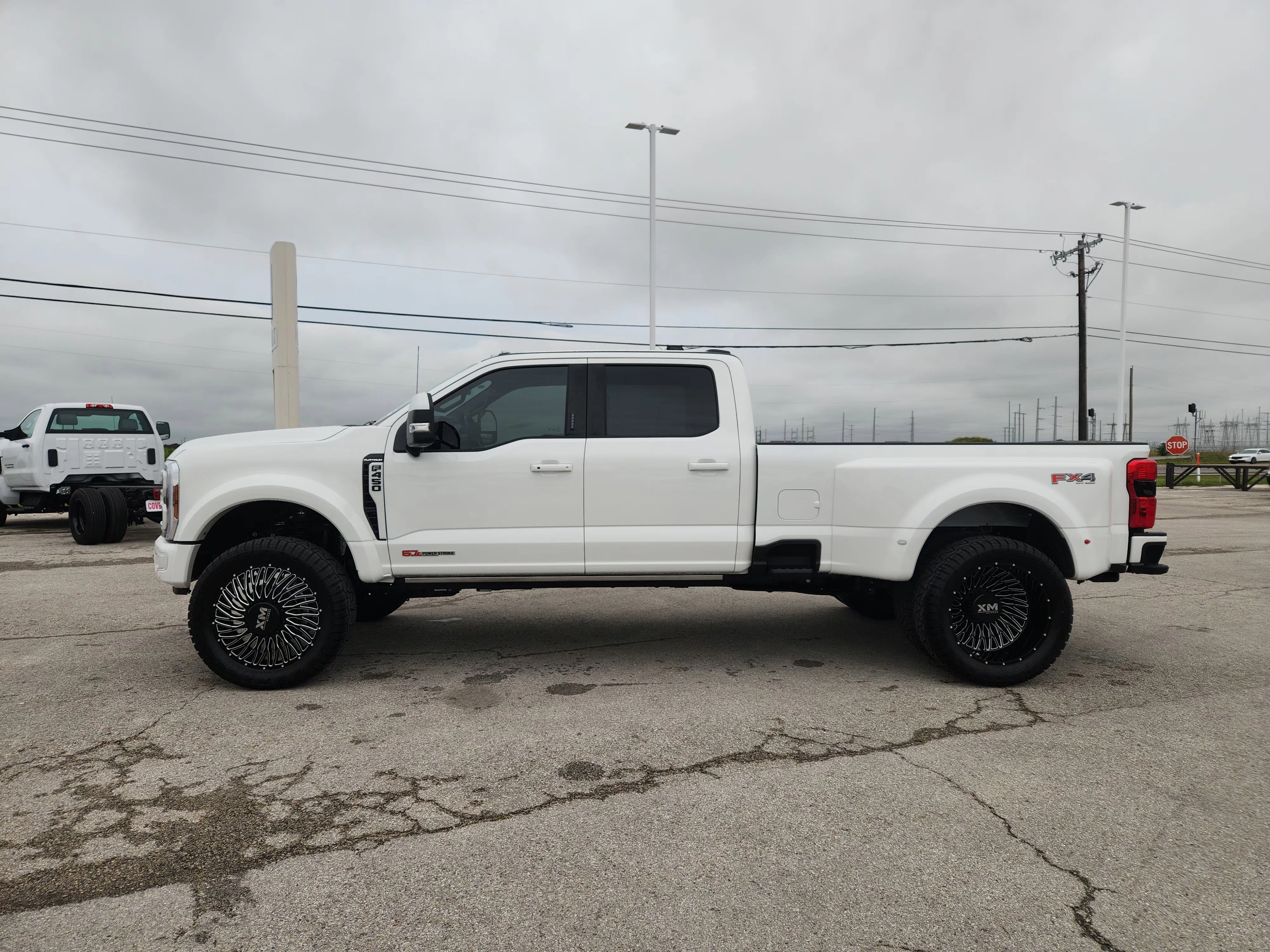 Used 2026  Ford Platinum DRW image 4