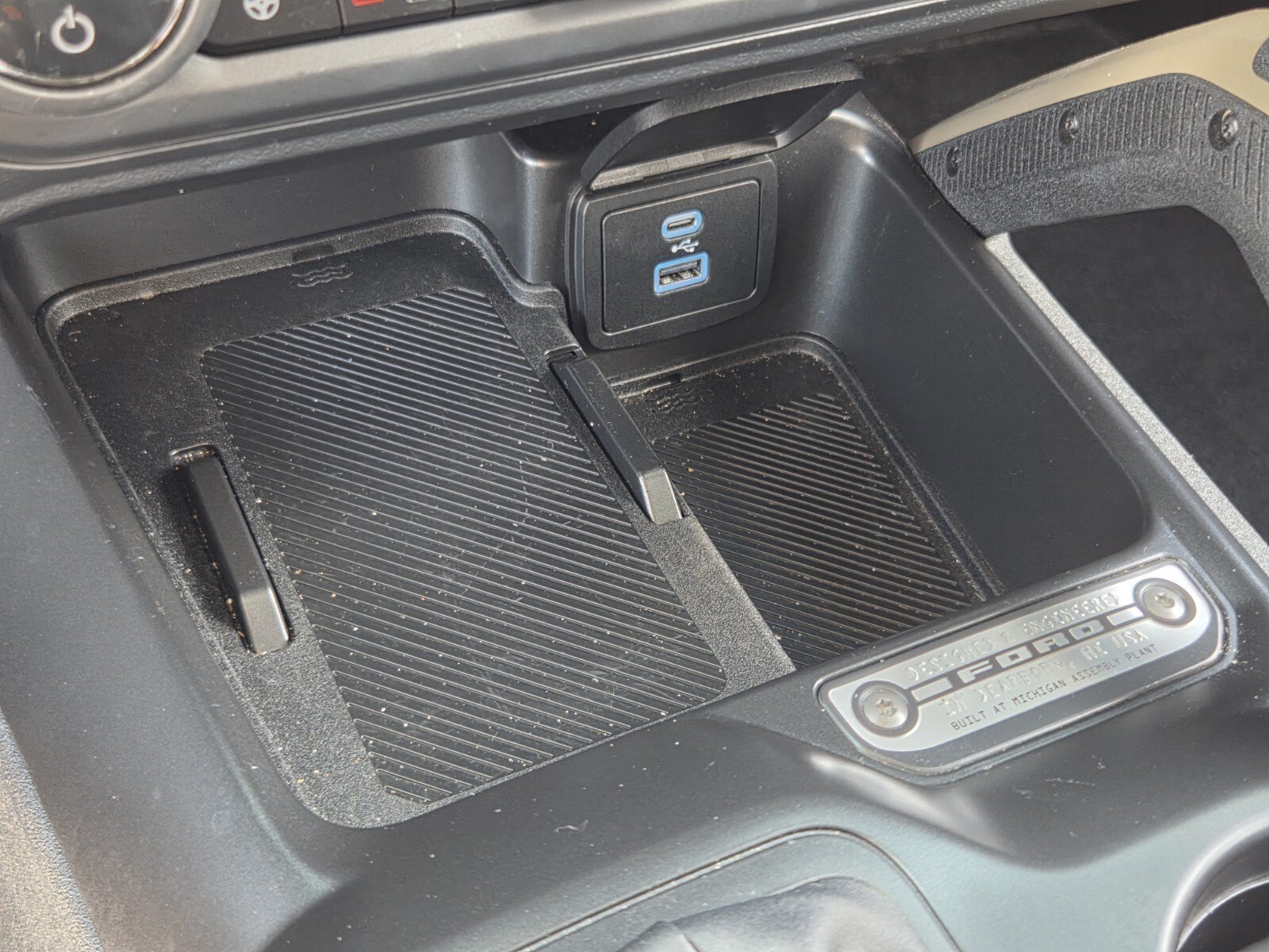 Used 2025 Velocity Blue Metallic Ford Badlands image 28