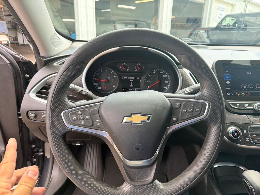 Used 2023 Gray Chevrolet LT image 17