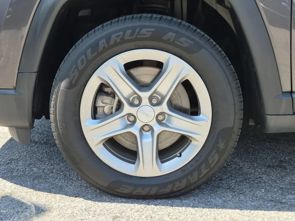 Used 2024 Gray Jeep Latitude image 25