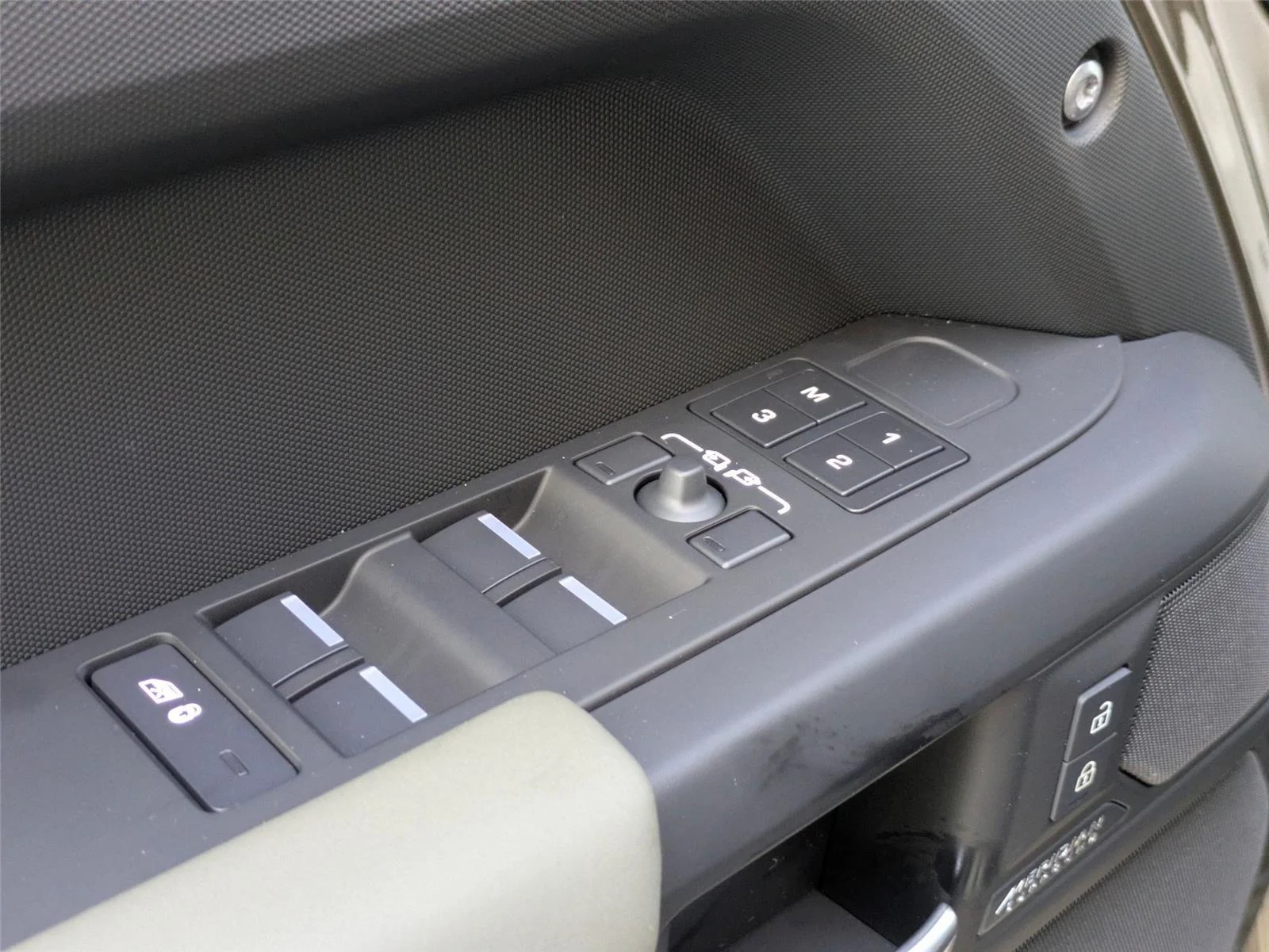 Used 2026 Gondwana Stone Metallic Land Rover X-Dynamic SE image 12