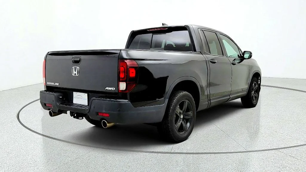 Used 2023 Crystal Black Pearl Honda Black Edition AWD image 5