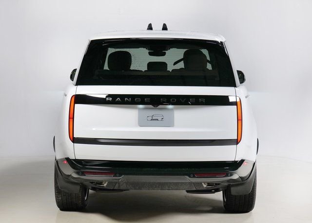 New 2026 Fuji White Land Rover SE image 7