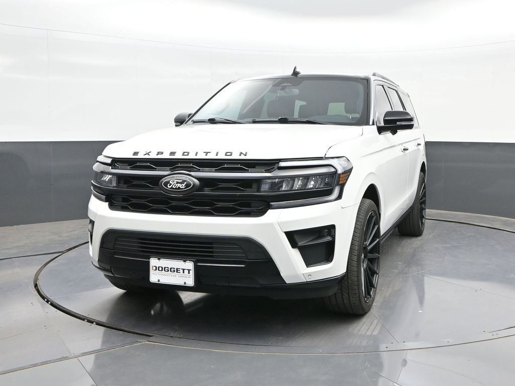 Used 2023 White Ford Limited image 27