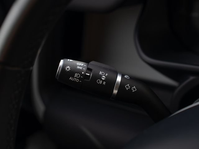 Used 2024  Land Rover SE image 29