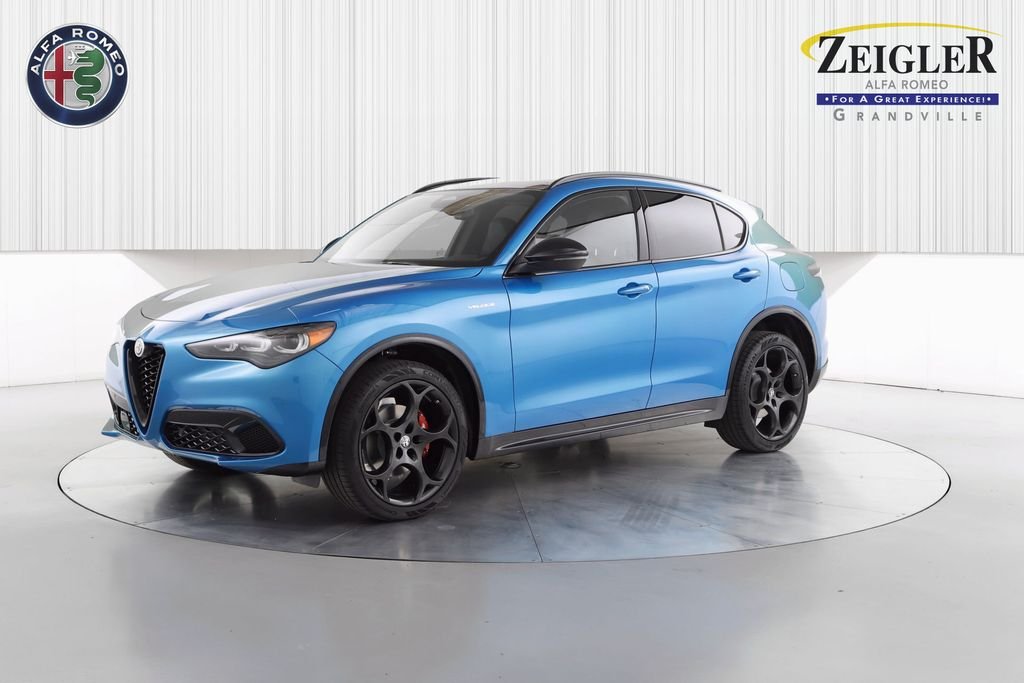 2025 Alfa Romeo Stelvio Base