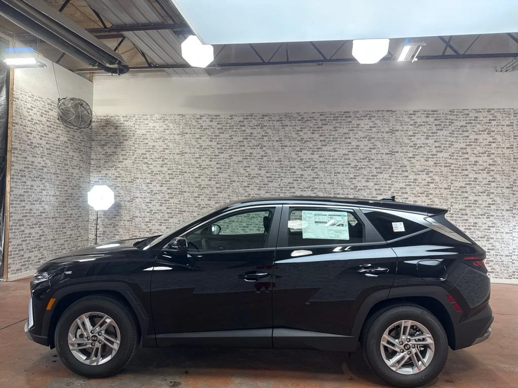 New 2026 Phantom Black Hyundai SE image 4