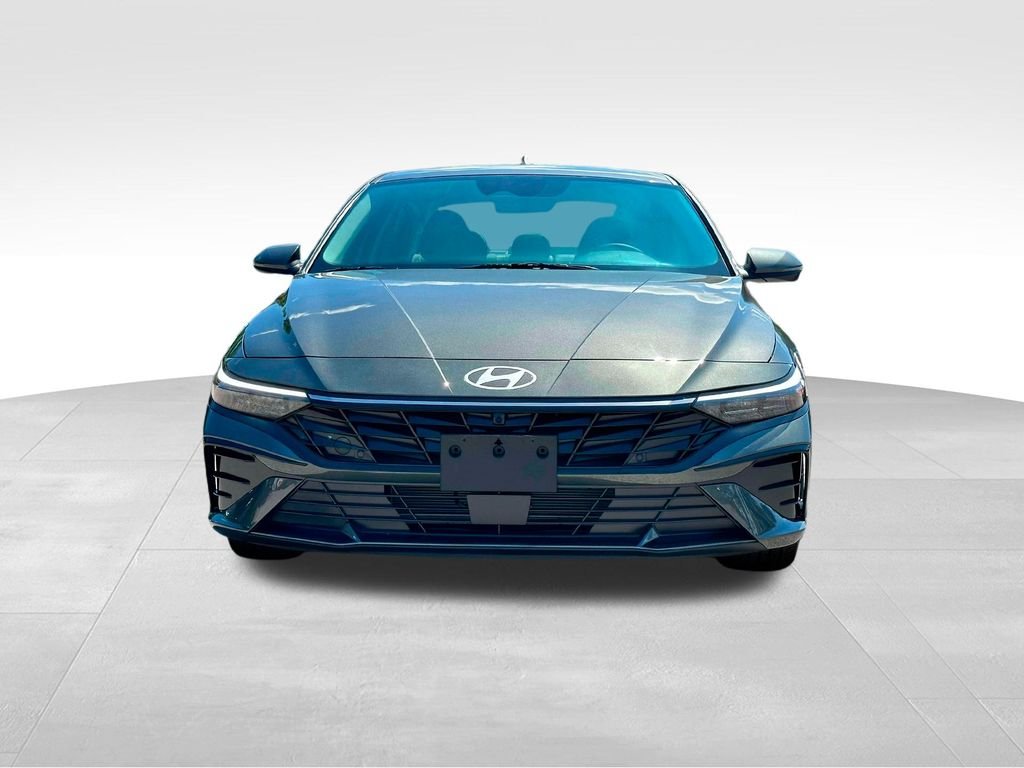 2025 Hyundai Elantra Limited - Photo 13