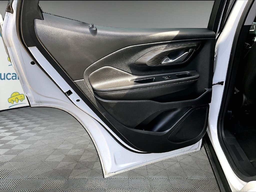 Used 2023 White GMC SLE image 21