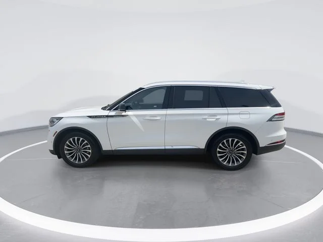 Used 2023 White Lincoln Reserve image 4