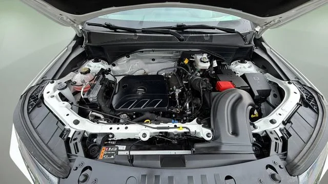 Used 2025 Summit White Chevrolet LT image 30