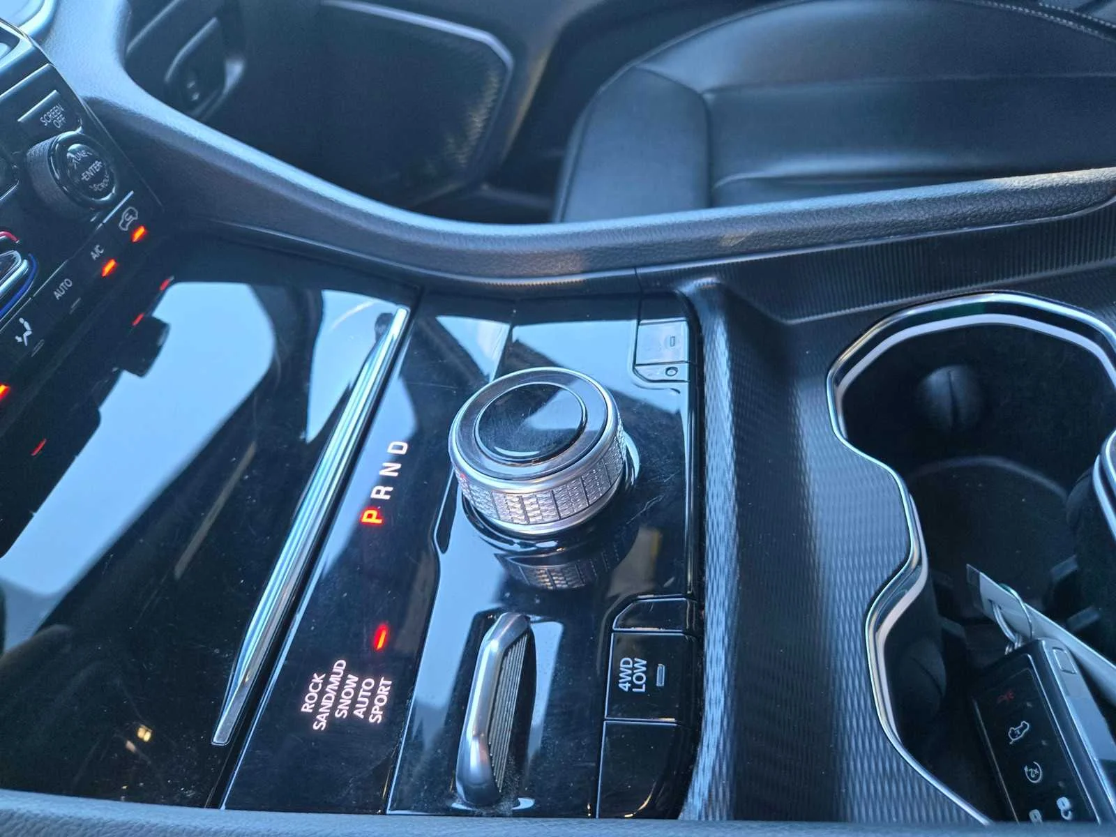 Used 2024  Jeep  image 16