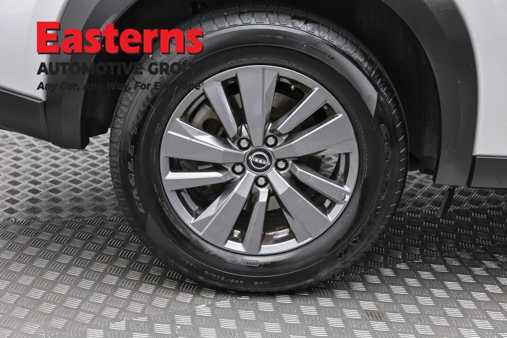 Used 2025 Silver Nissan SV image 31