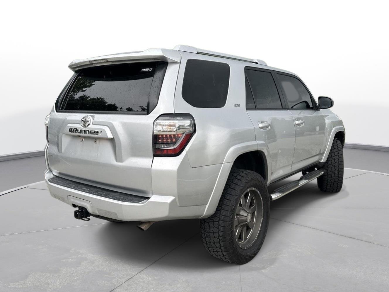 Used 2015 Classic Silver Metallic Toyota SR5 image 6