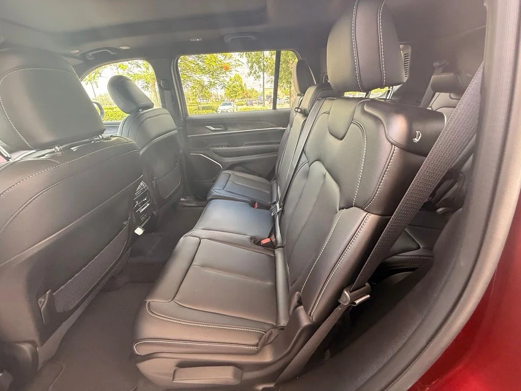 New 2026 Velvet Red Pearl-Coat Exterior Paint Jeep Limited image 24