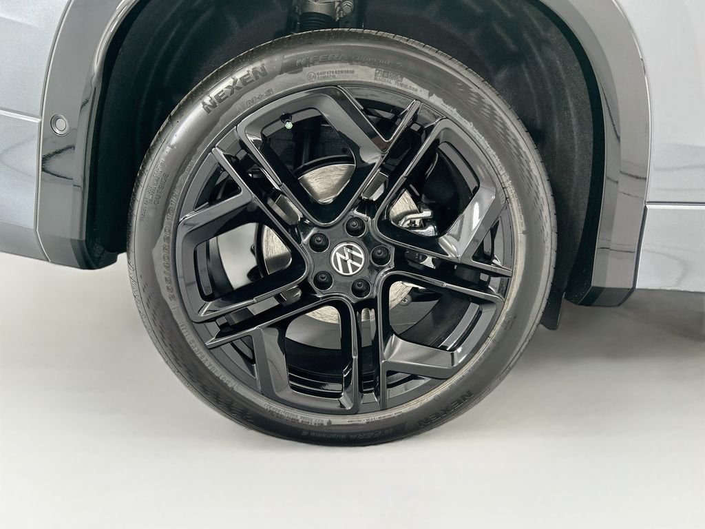 New 2026 Platinum Gray Metallic Volkswagen SE R-Line Black image 31