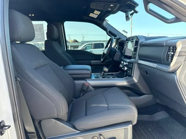 Used 2025 Oxford White Ford XLT image 11