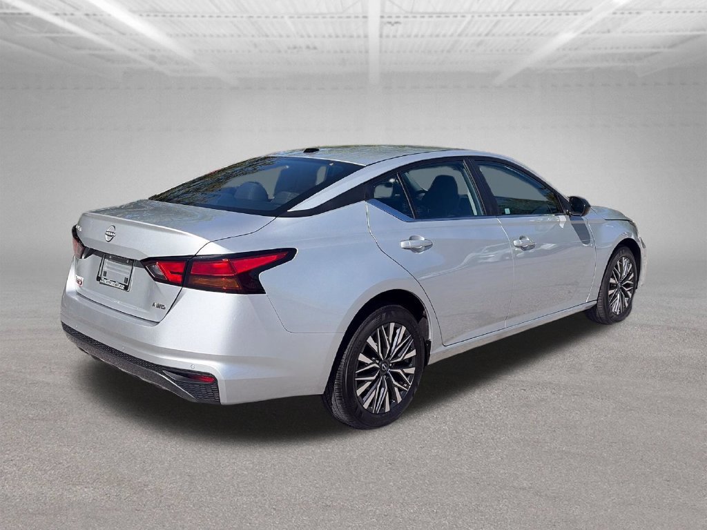 Used 2026 Silver Nissan 2.5 SV image 6