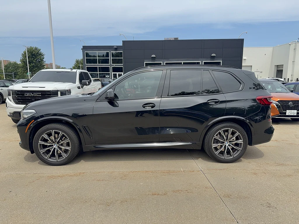 Used 2019 Jet Black BMW xDrive40i image 2