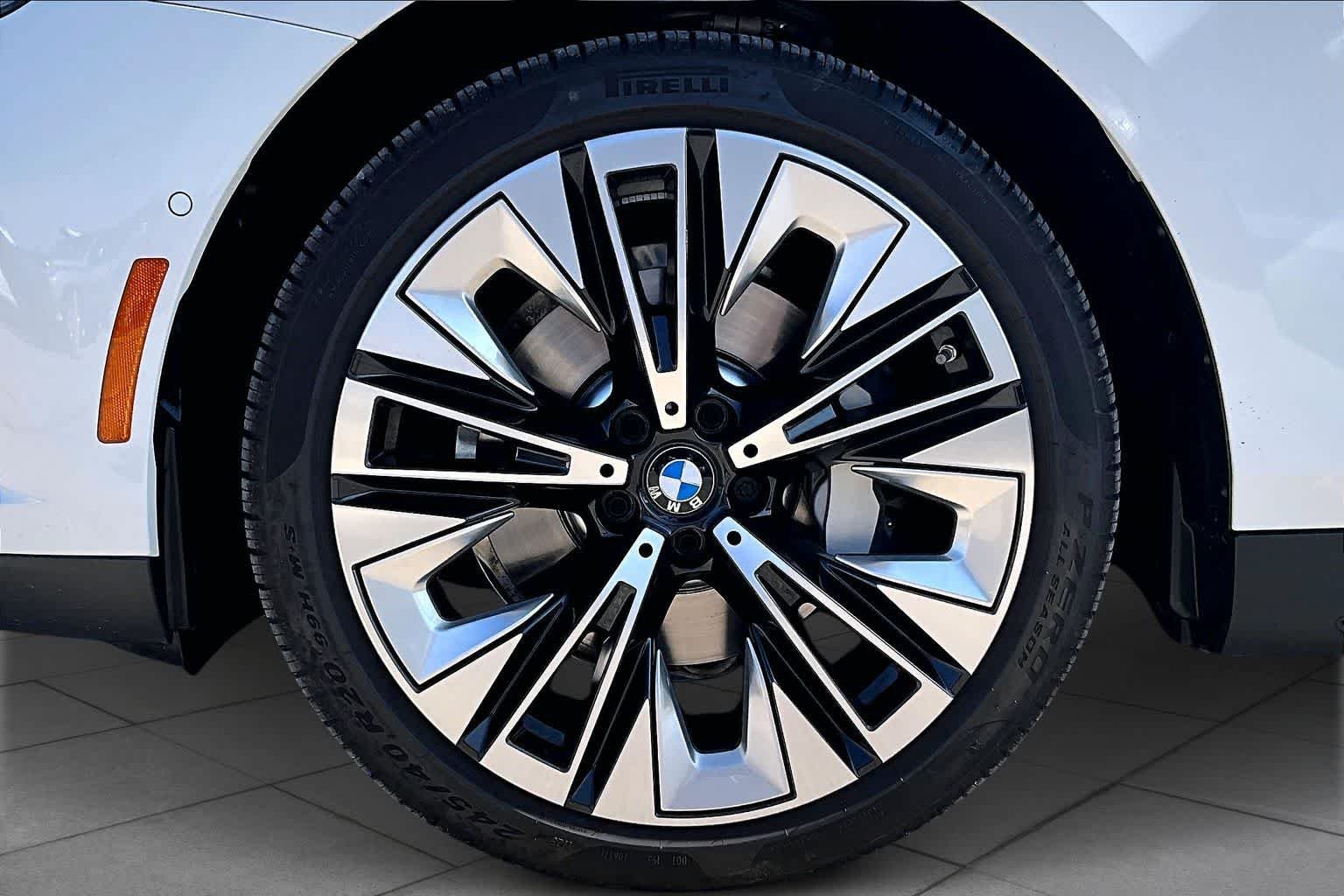 Used 2026 Alpine White BMW 530i image 10