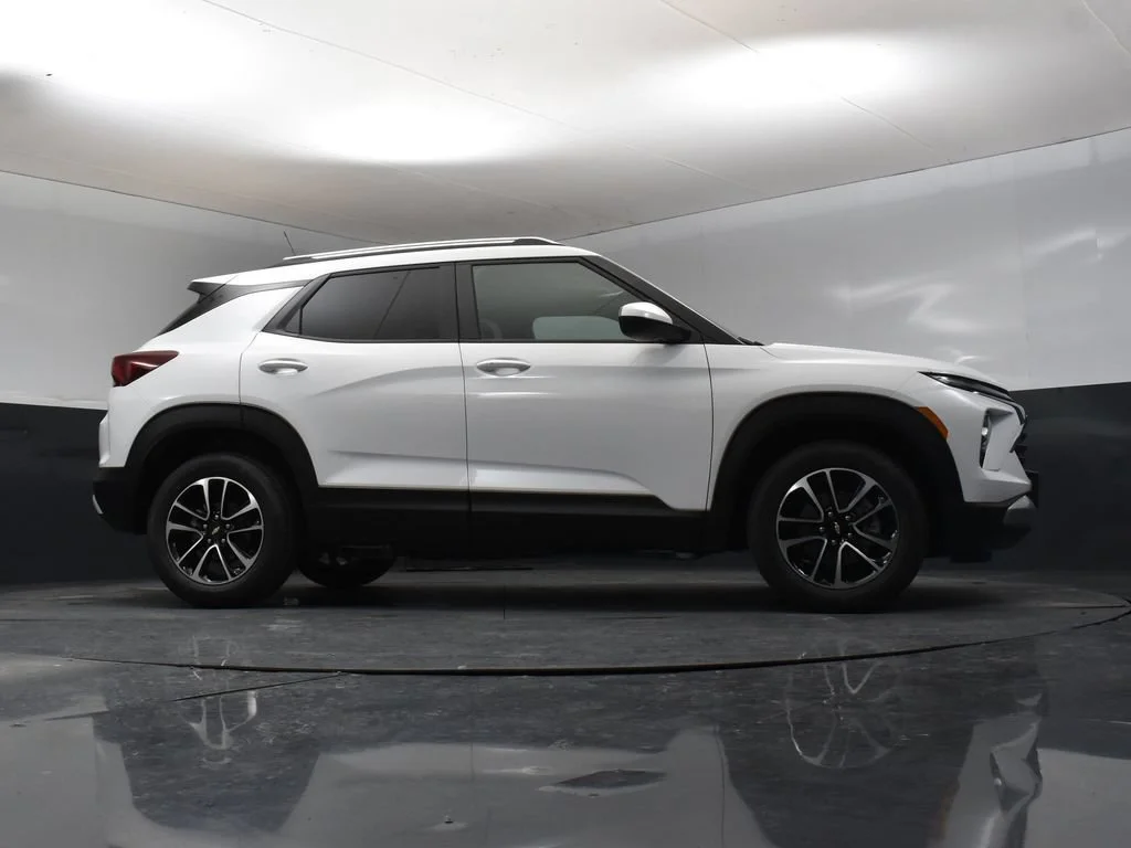New 2026 Summit White Chevrolet LT image 29