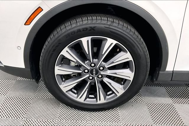 Used 2022 Pristine White Metallic Tri-Coat Lincoln Reserve image 10