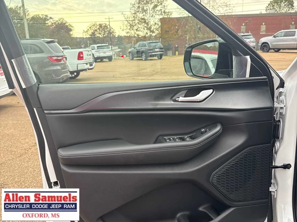 2025 Jeep Grand Cherokee Altitude - Photo 9