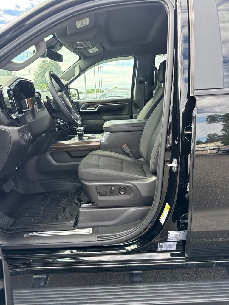Used 2025 Black Chevrolet RST image 4