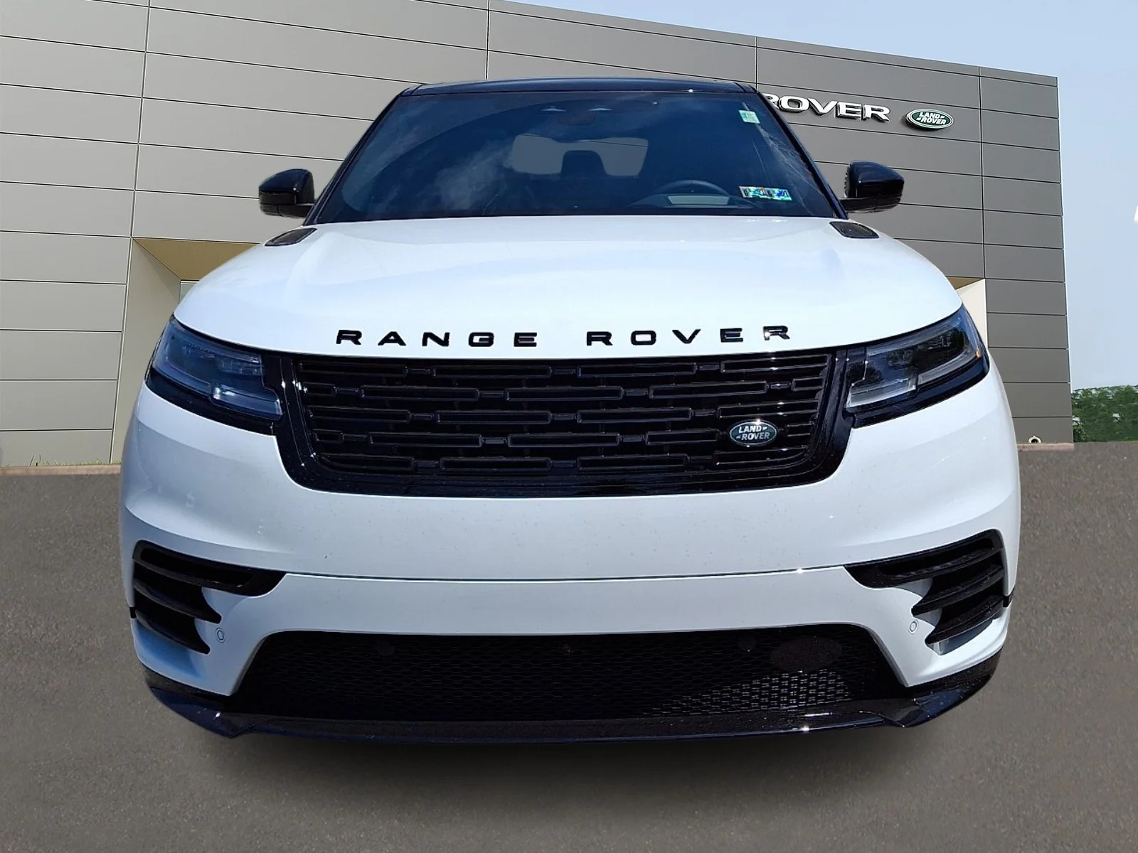 New 2026 Fuji White Land Rover Belgravia Edition image 8