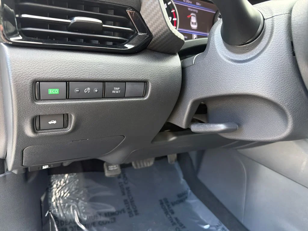 Certified Used 2024 White Nissan SR image 18