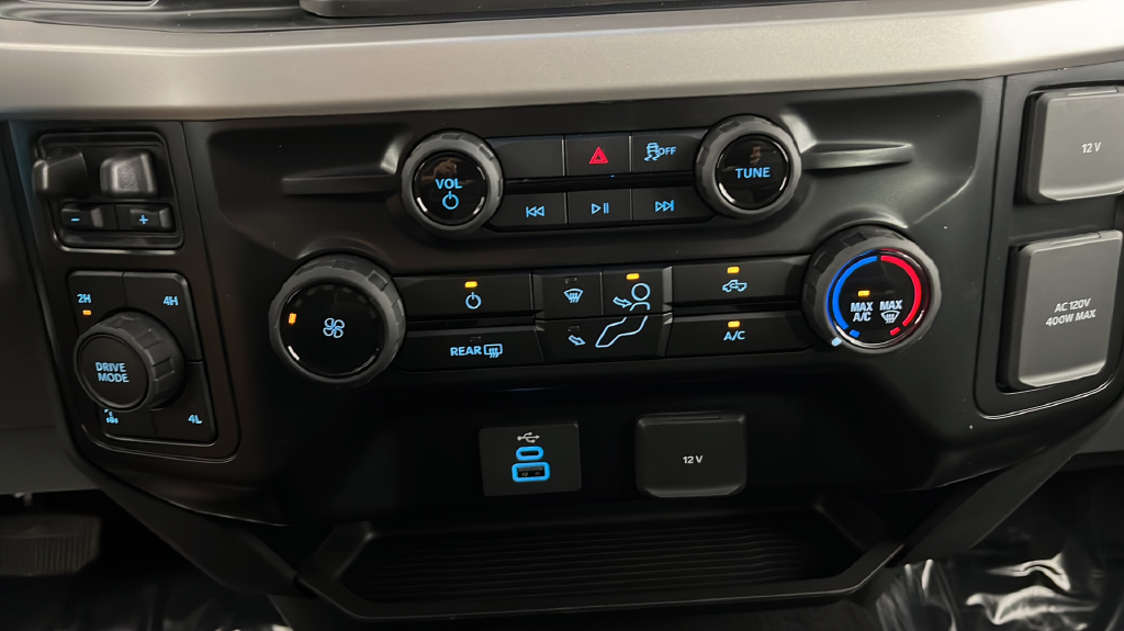 New 2026 Oxford White Ford F-250® XLT image 28