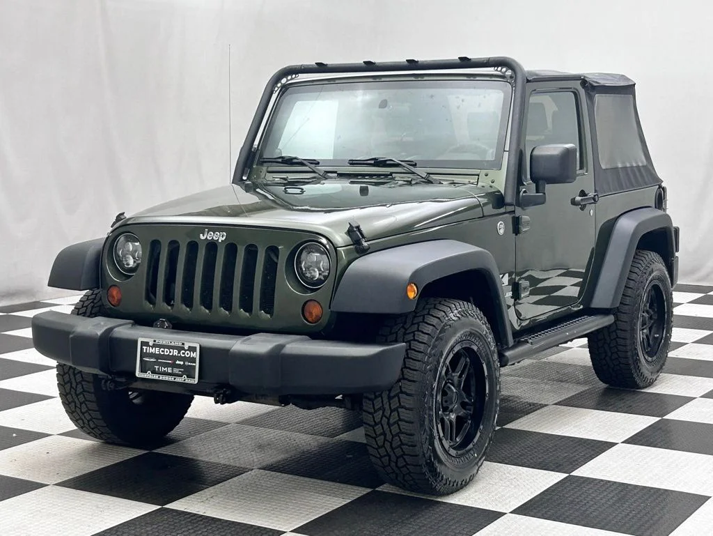 Used 2009 Green Jeep X image 4